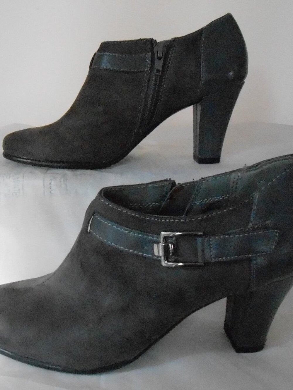 Aerosoles Women's Gray Suede & Leather Zip Up 3" Heel Ankle High Boots Size-6